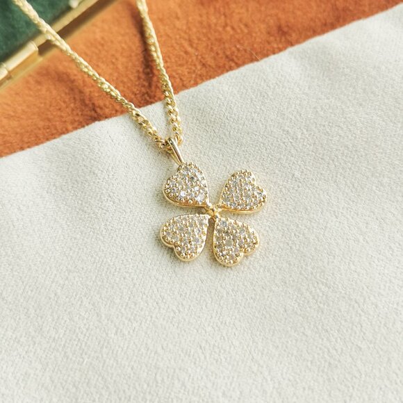 Kendra Scott Gold Clover White Crystal Short Necklace - Picture 2 of 4